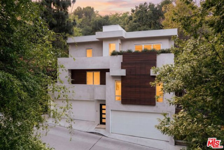 3 Bed Home for Sale in Los Angeles, California