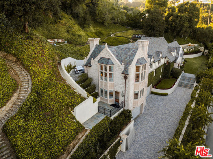 6 Bed Home for Sale in Los Angeles, California