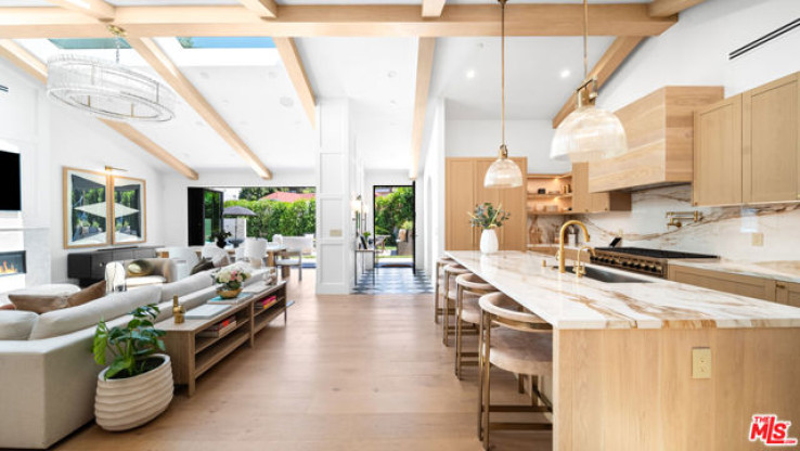 6 Bed Home for Sale in Los Angeles, California