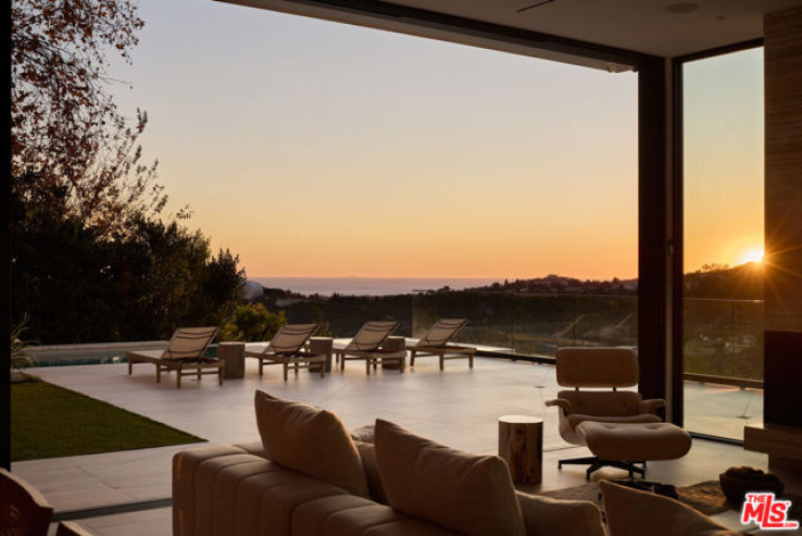 6 Bed Home for Sale in Los Angeles, California