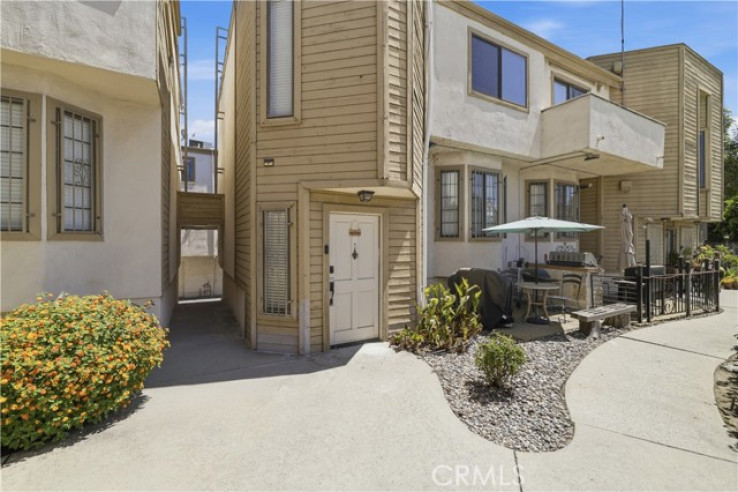 2 Bed Home for Sale in Van Nuys, California