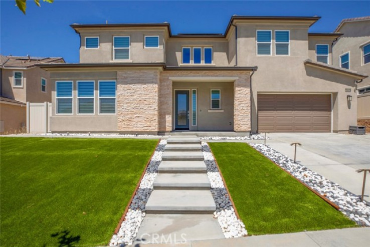 Residential Home in Skyline Ranch