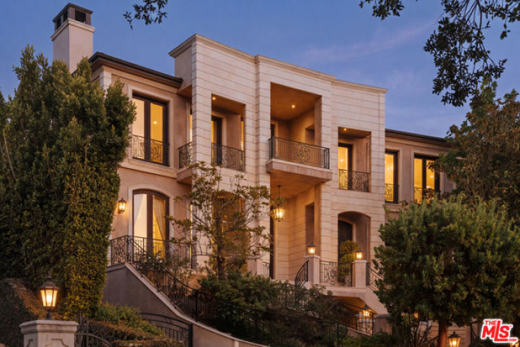 5 Bed Home for Sale in Los Angeles, California