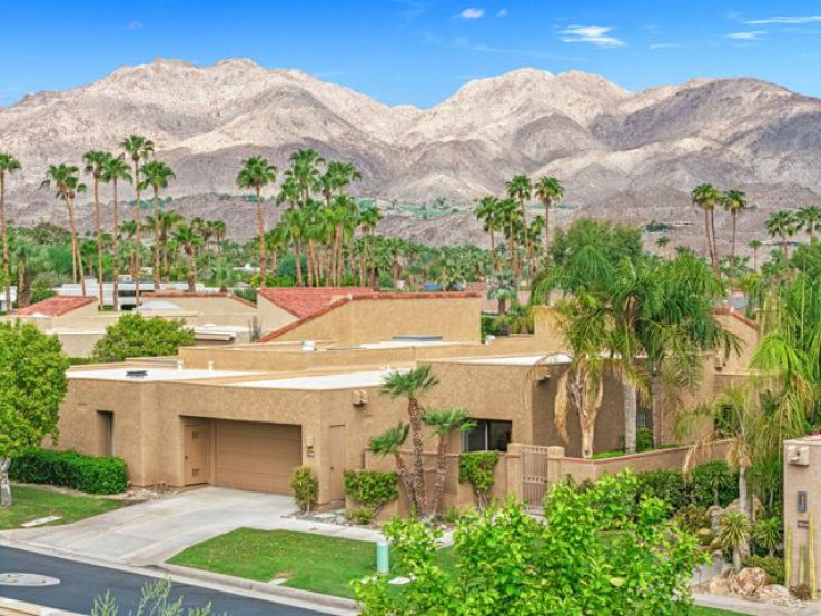 Residential Home in South Palm Desert