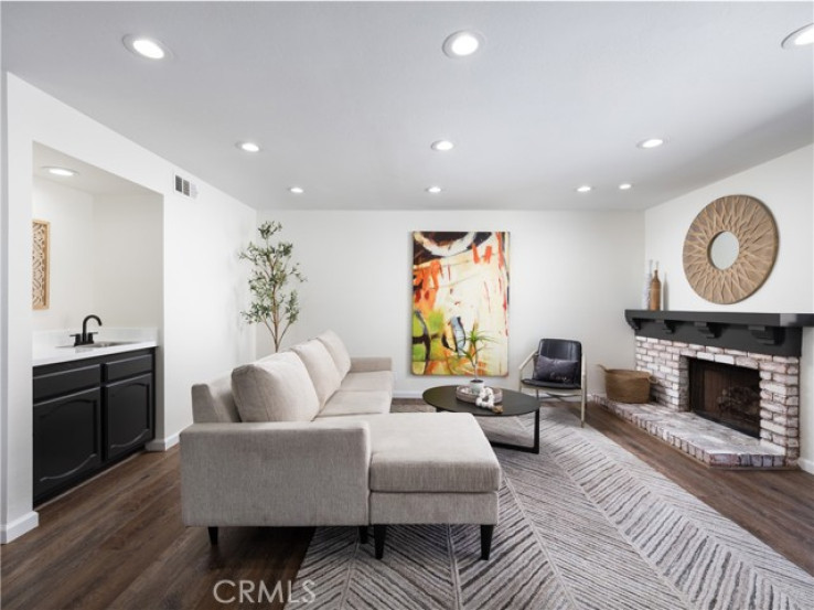 2 Bed Home for Sale in Costa Mesa, California