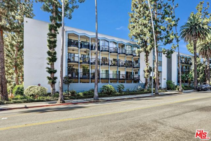 Residential Home in Hollywood