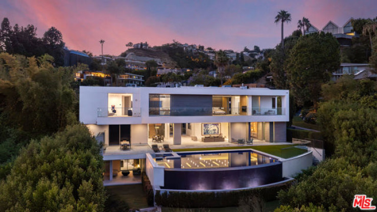 6 Bed Home for Sale in Los Angeles, California