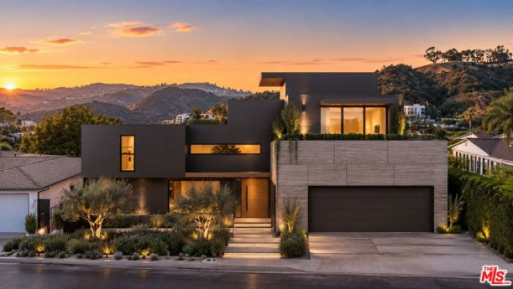 5 Bed Home for Sale in Los Angeles, California