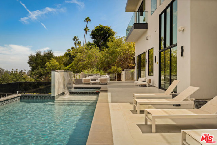 5 Bed Home for Sale in Los Angeles, California