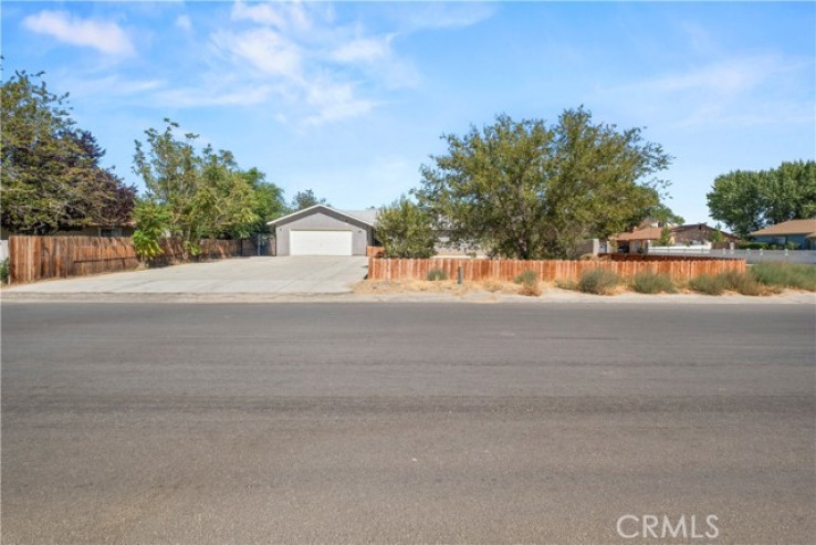 4 Bed Home for Sale in Lake Los Angeles, California