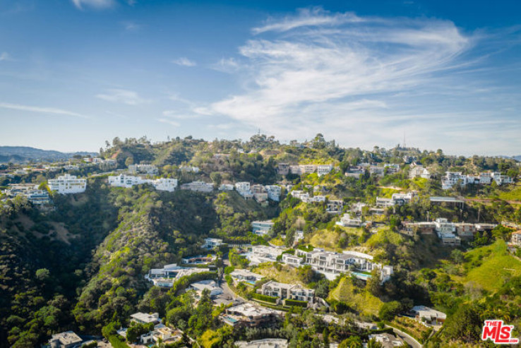 5 Bed Home for Sale in Los Angeles, California