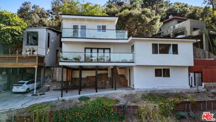 Residential Home in Sunset Strip - Hollywood Hills West