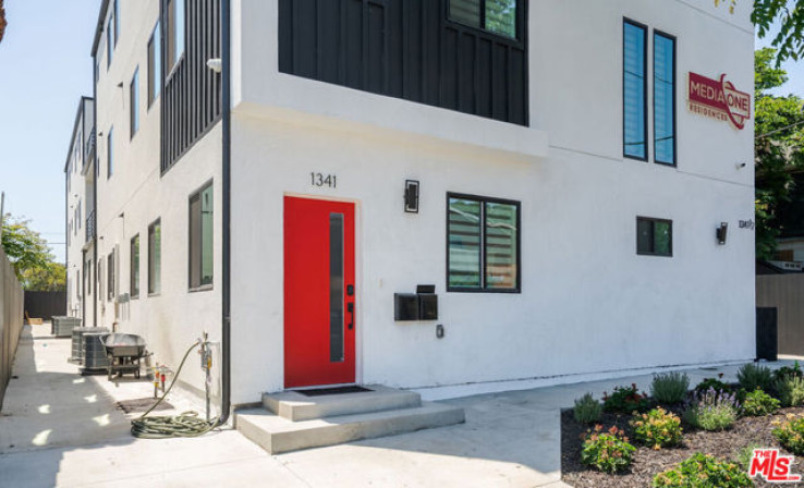 Residential Income in Hollywood
