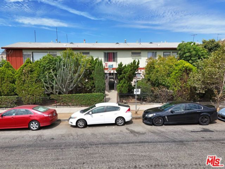 Residential Income in Hollywood