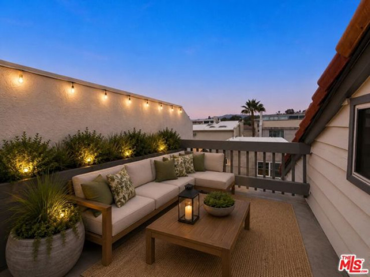 2 Bed Home for Sale in Santa Monica, California
