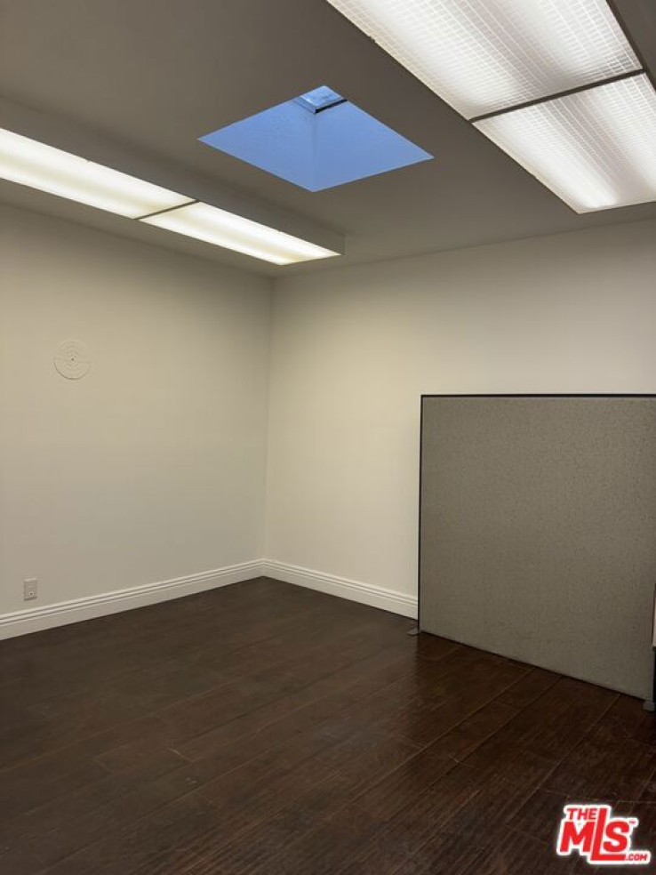 Commercial Lease in Valley Glen