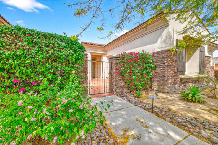 Residential Home in East Palm Desert