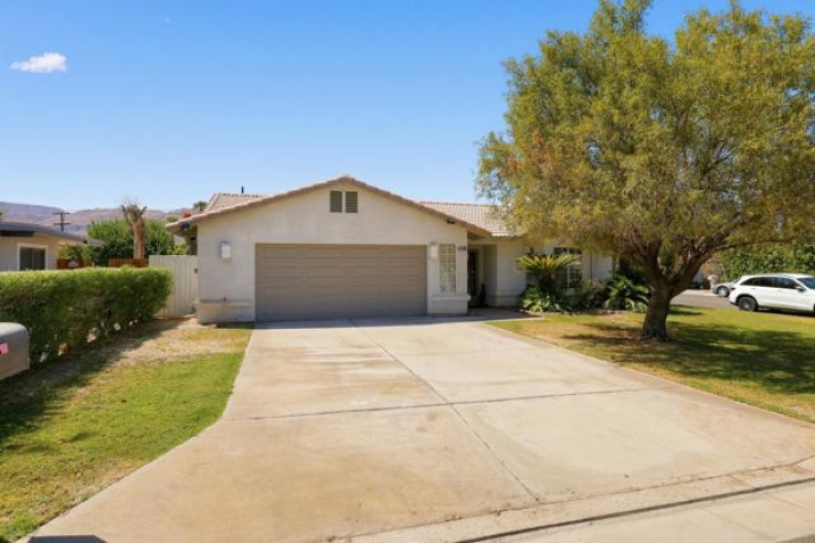 Residential Home in North Palm Desert