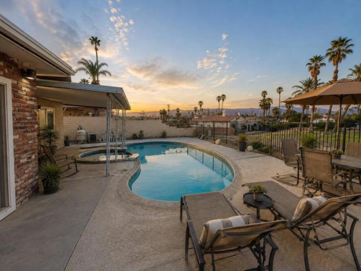 Residential Home in East Palm Desert
