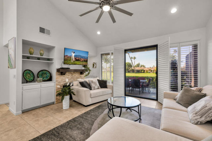 Residential Home in North Palm Desert