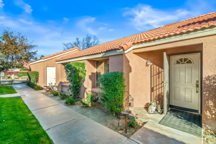 Residential Home in East Palm Desert