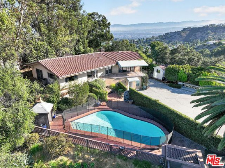 4 Bed Home for Sale in Los Angeles, California