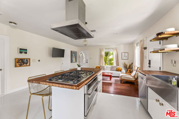 Residential Home in North Hollywood