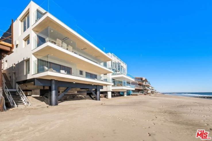 Residential Home in Malibu Beach