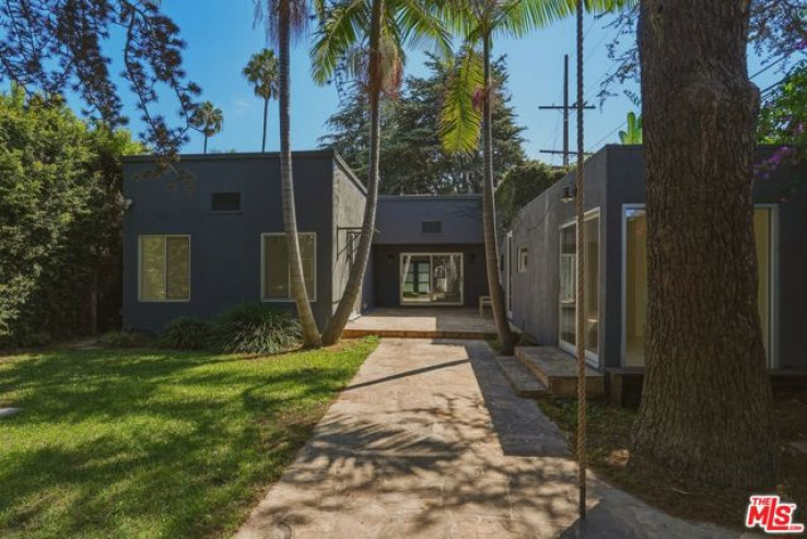 Residential Home in Hollywood