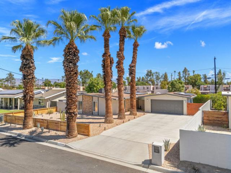 Residential Home in North Palm Desert