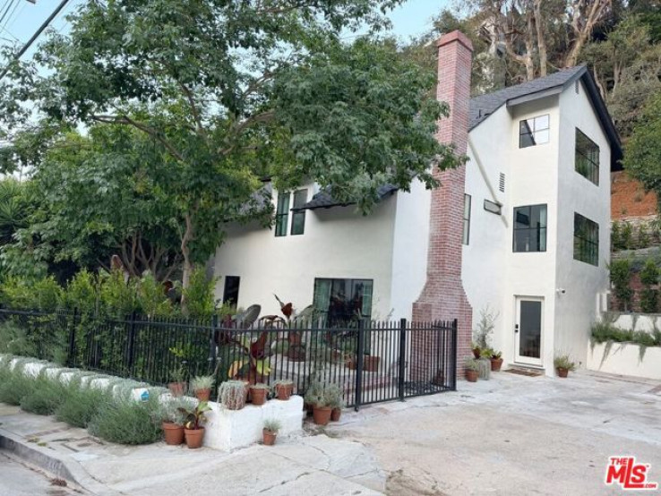 4 Bed Home for Sale in Los Angeles, California