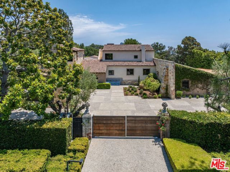 Residential Home in Beverly Hills