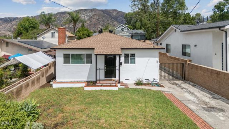 Residential Home in Sunland/Tujunga