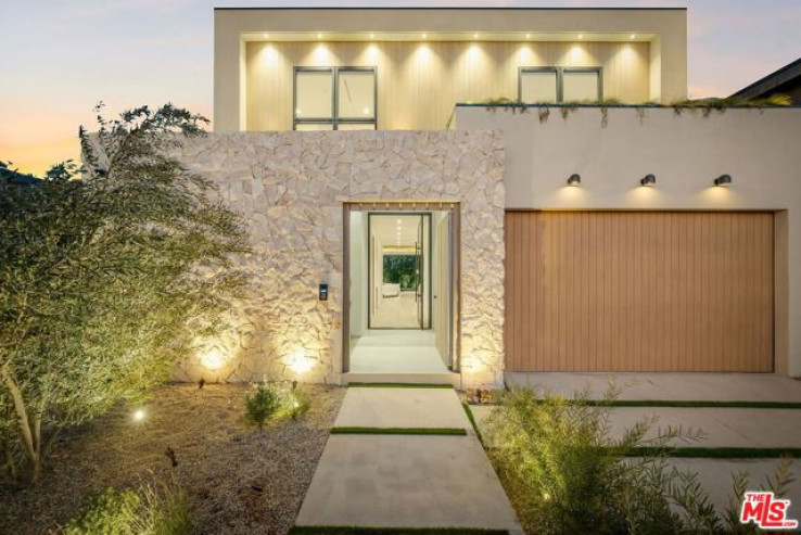 5 Bed Home for Sale in Los Angeles, California