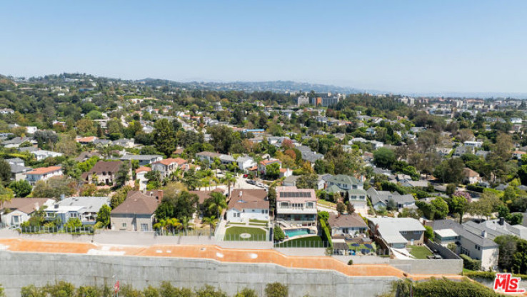 7 Bed Home for Sale in Los Angeles, California