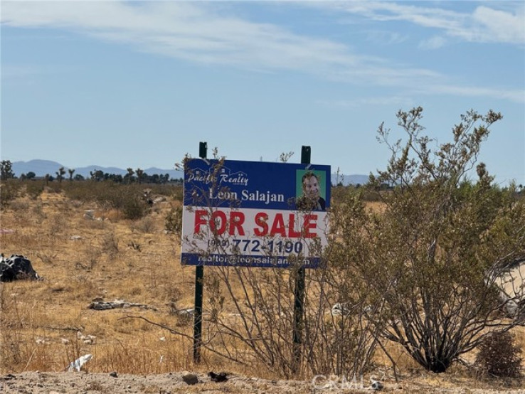 Land in Adelanto