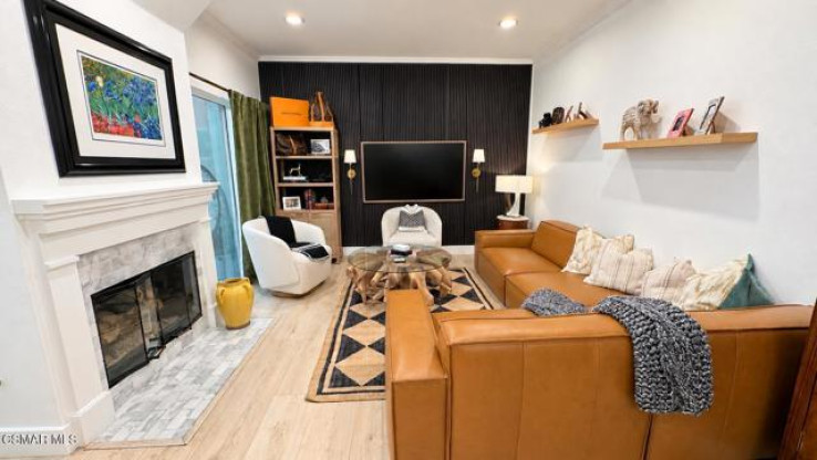 2 Bed Home for Sale in Oak Park, California