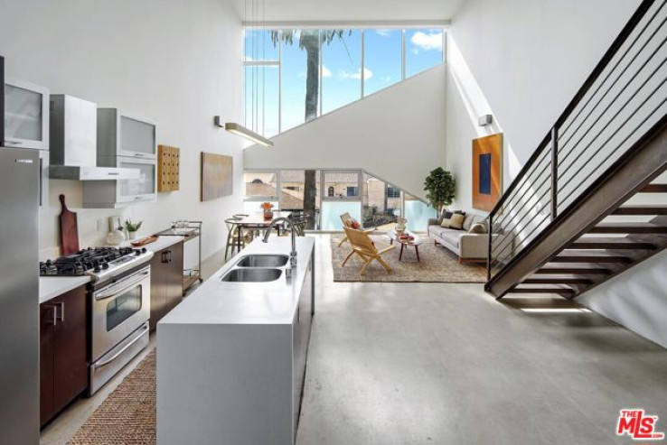 2 Bed Home for Sale in Los Angeles, California