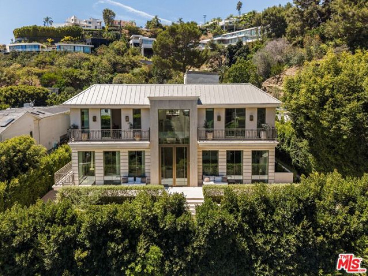 6 Bed Home for Sale in Los Angeles, California