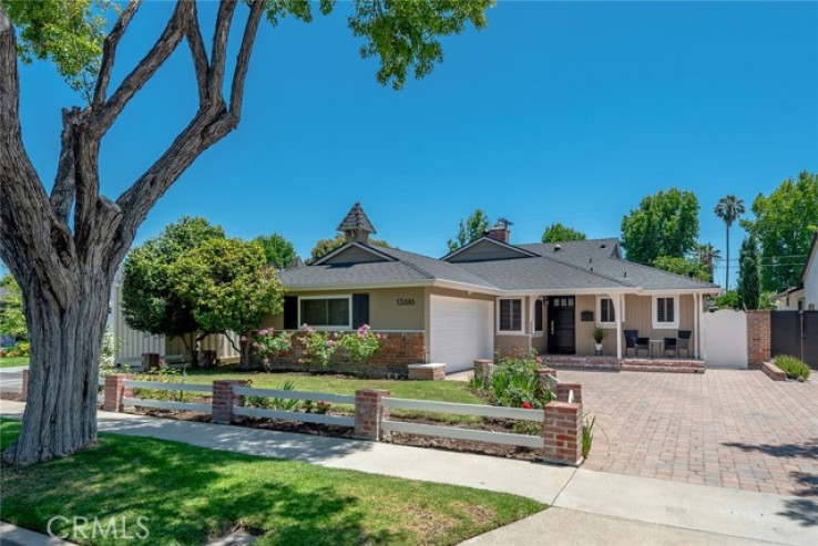 Residential Home in Valley Glen