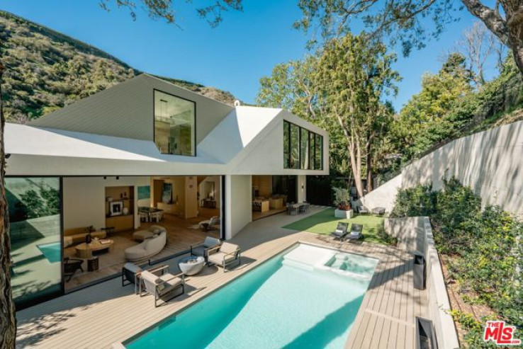 Residential Home in Bel Air - Holmby Hills