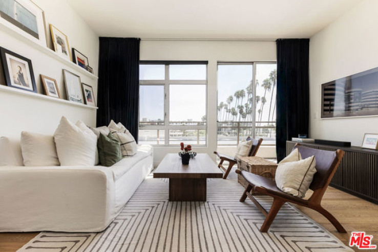 Residential Home in Hollywood
