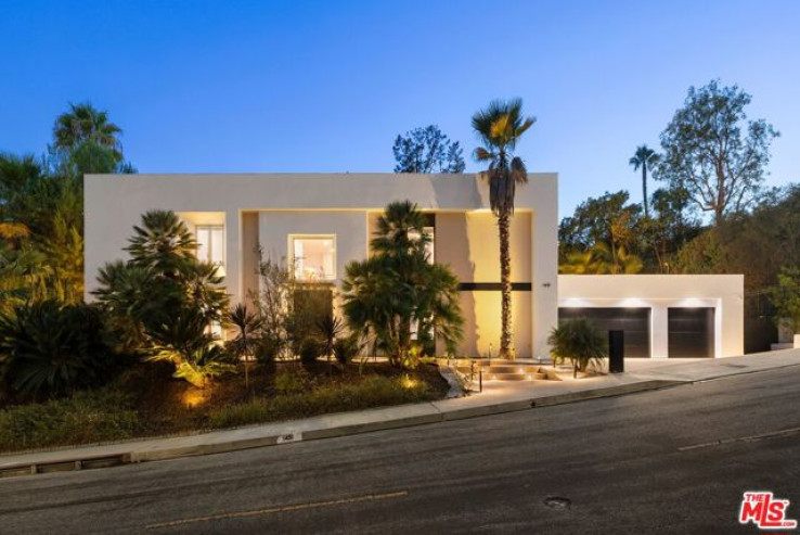 5 Bed Home for Sale in Los Angeles, California