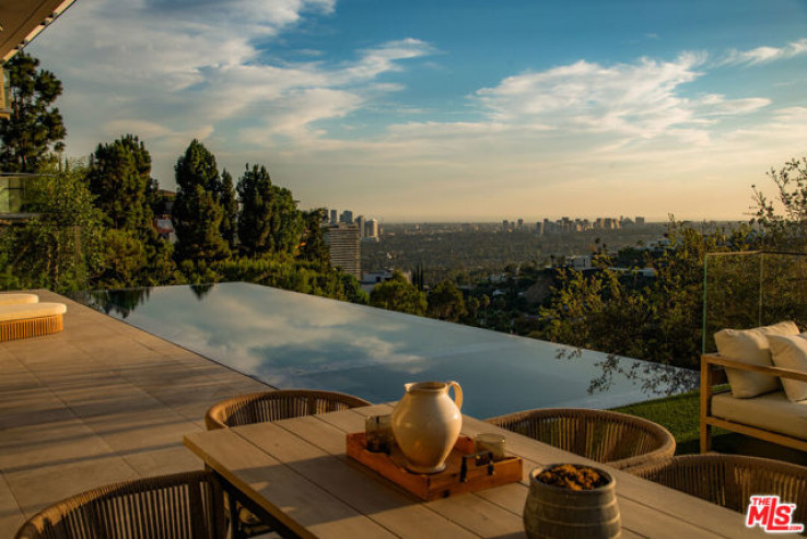 6 Bed Home for Sale in Los Angeles, California