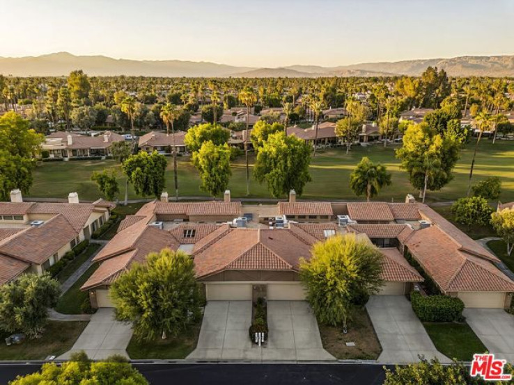 Residential Home in North Palm Desert