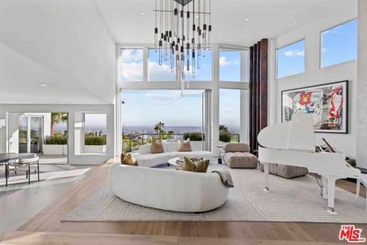 Residential Home in Sunset Strip - Hollywood Hills West