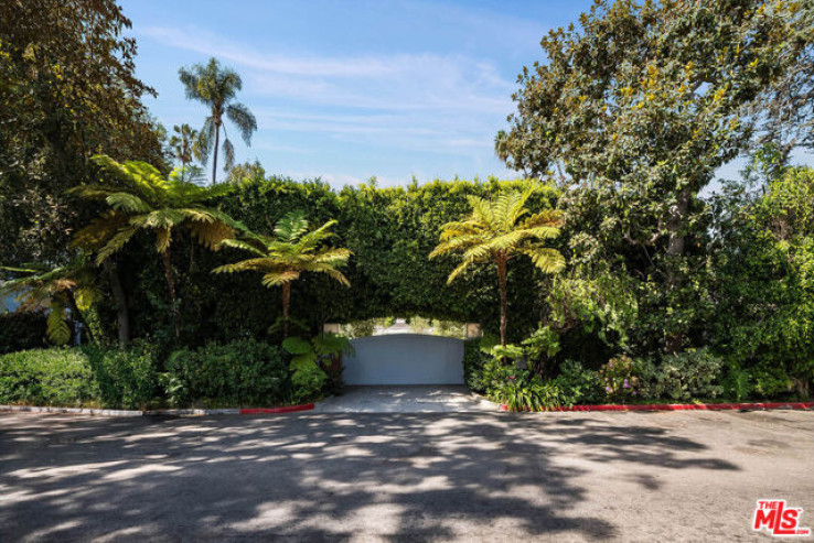 Residential Home in Bel Air - Holmby Hills