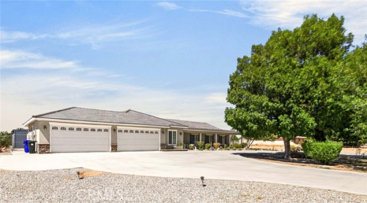 5 Bed Home for Sale in Apple Valley, California