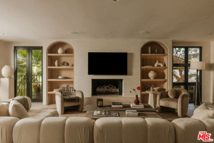 3 Bed Home for Sale in Los Angeles, California
