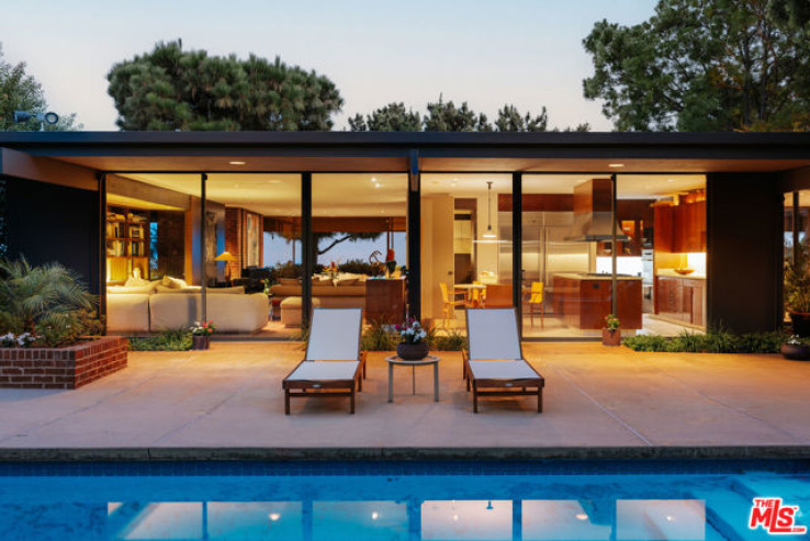 Residential Home in Sunset Strip - Hollywood Hills West
